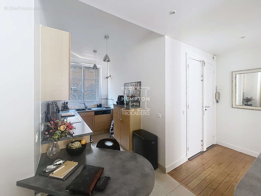 Appartement à PARIS-16E