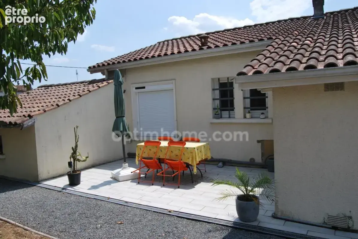 Maison de plain-pied avec garage et un jardin arboré à Saint-Cybard, Angoulême - photo 3