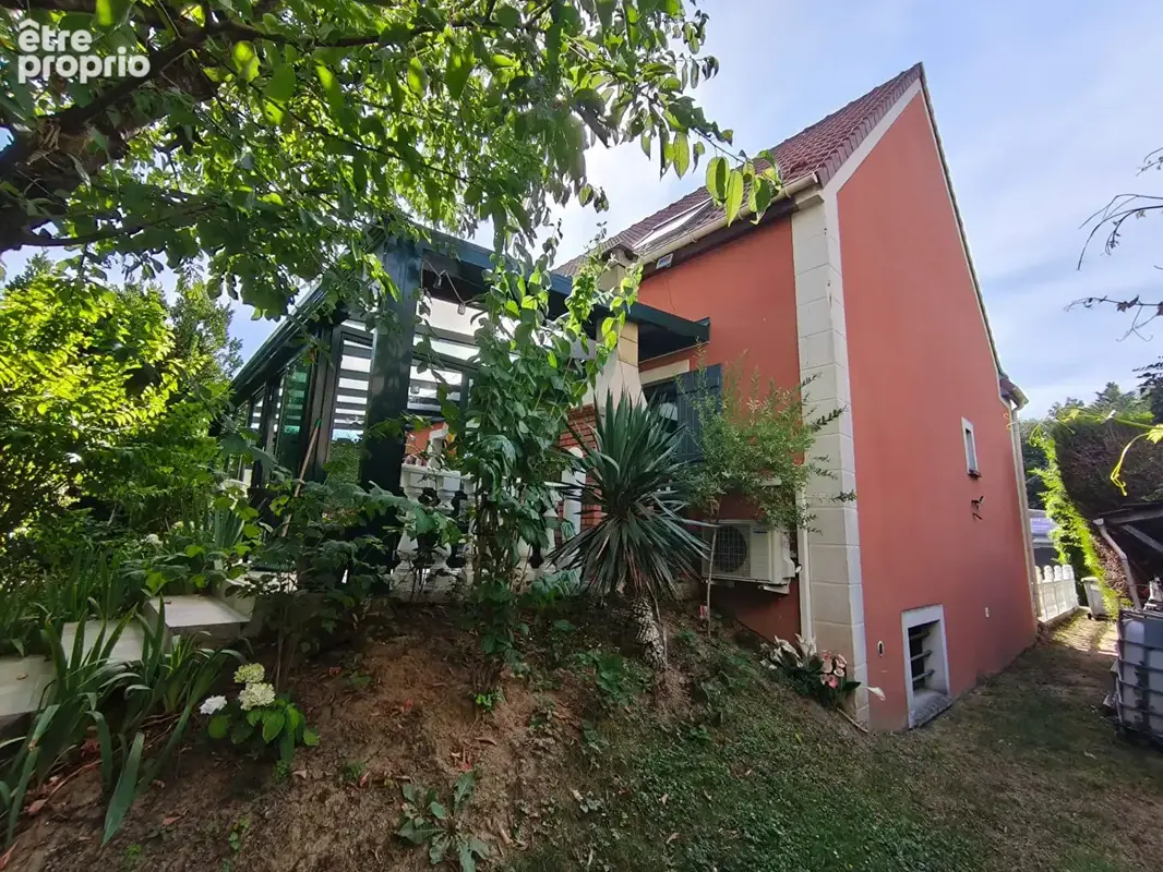 Maison à MANDRES-LES-ROSES