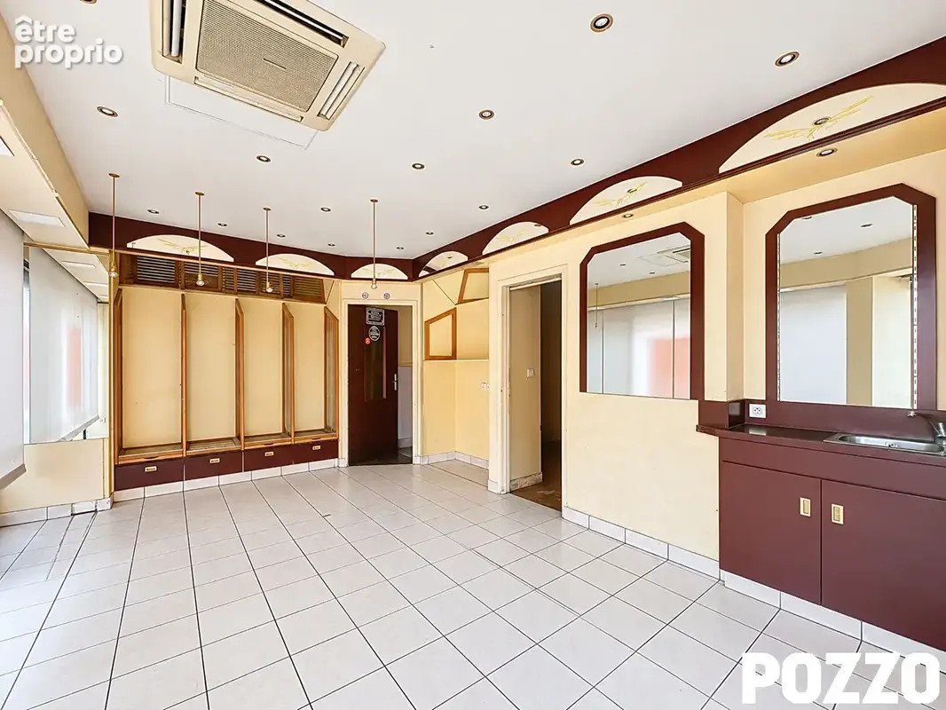 A Vendre - Saint Hilaire Du Harcouet - Immeuble 5 pièce(s) 245 m² - local commercial - appartement - maison - photo 4