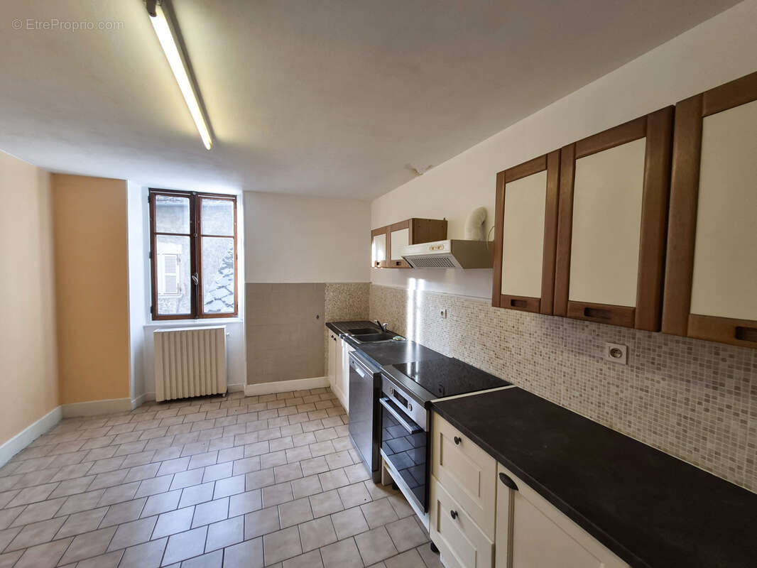 Appartement à CHAMPAGNE-EN-VALROMEY