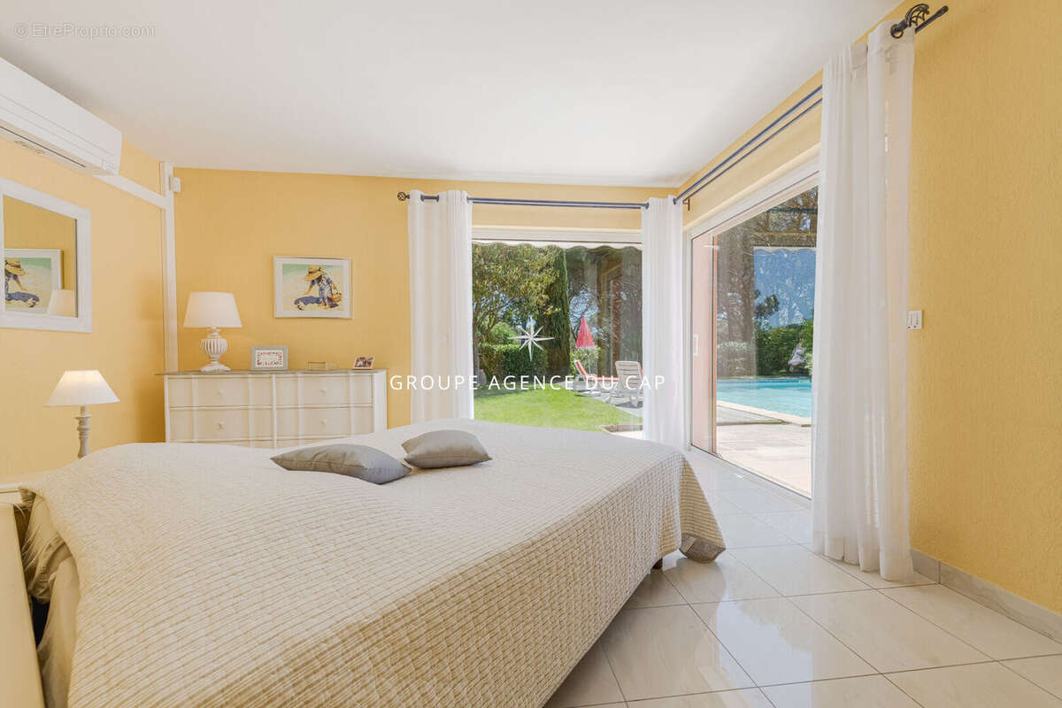 Valescure coeur des golfs villa 5 chambres de 200m² avec piscine - photo 9