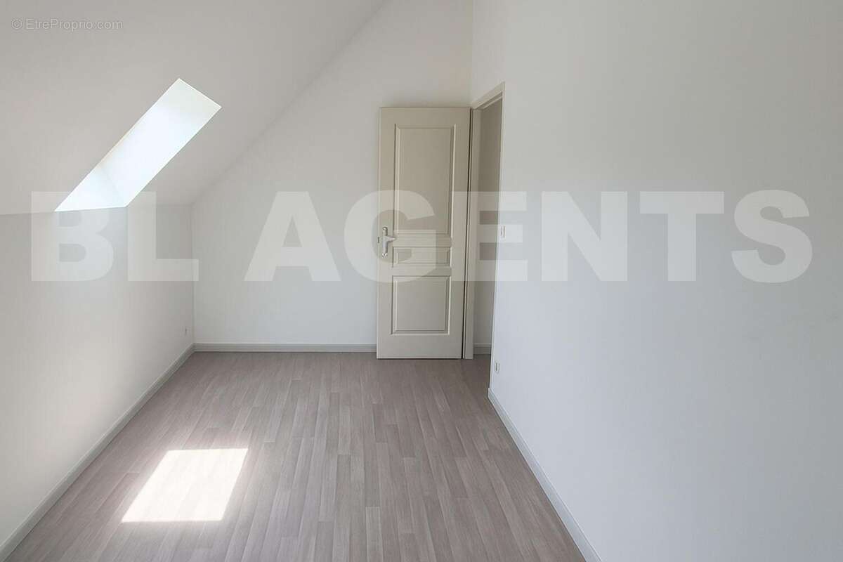 0Chambre 4_700 - Maison à FONTAINE-FOURCHES