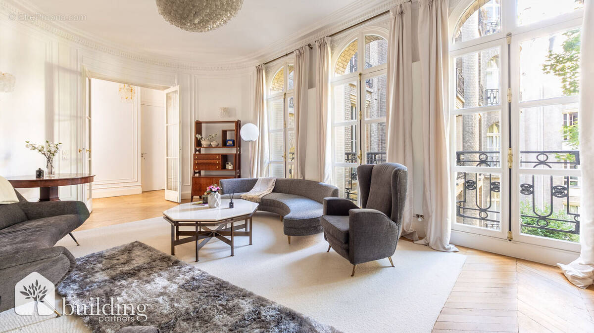 Appartement à PARIS-16E