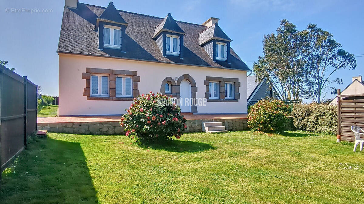 Maison à LA ROCHE-DERRIEN