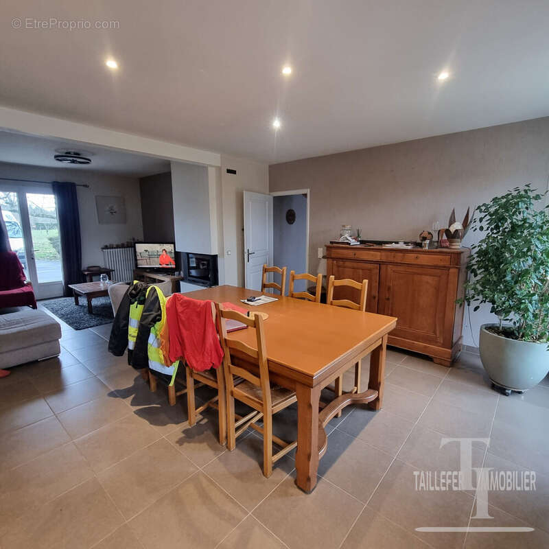 Maison à COULOUNIEIX-CHAMIERS
