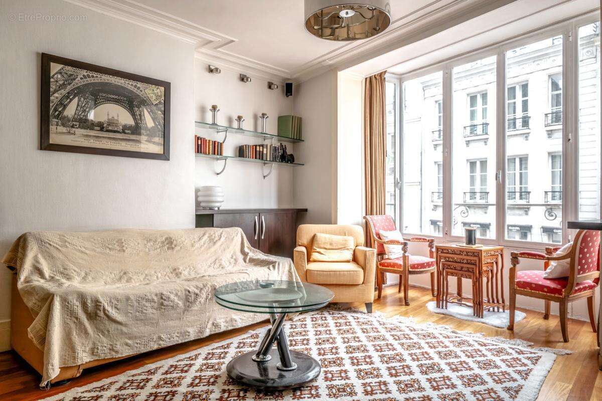 Appartement à PARIS-1E