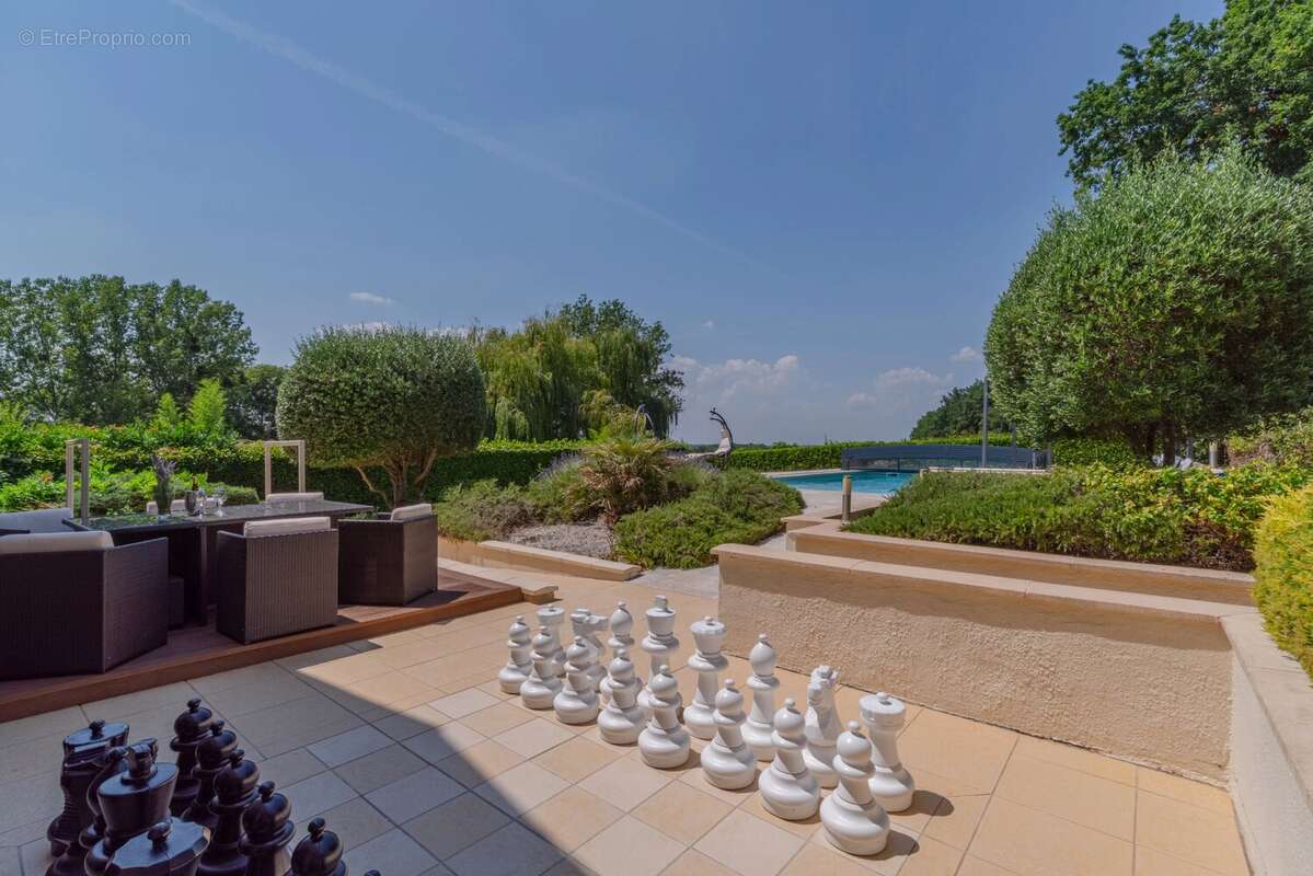 Belle propriété de caractère en Dordogne avec piscine chauffée et magnifiques jardins - photo 16