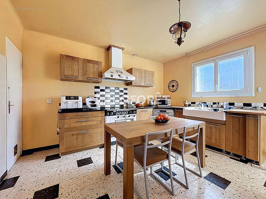 Maison à SAINT-GENIS-DES-FONTAINES