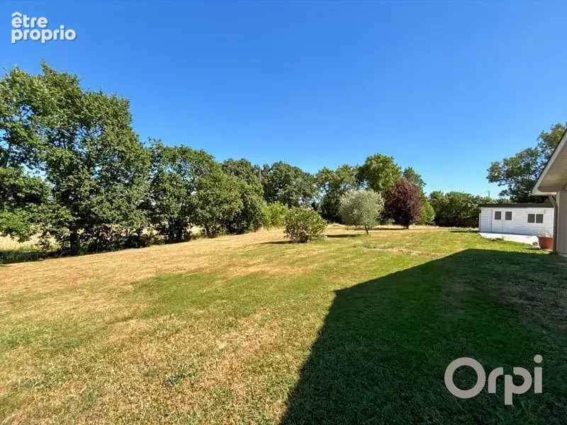 En campagne, avec vue, sur un terrain proche de 3000 m², agréable maison individuelle de plain pied avec garage et piscine - photo 14