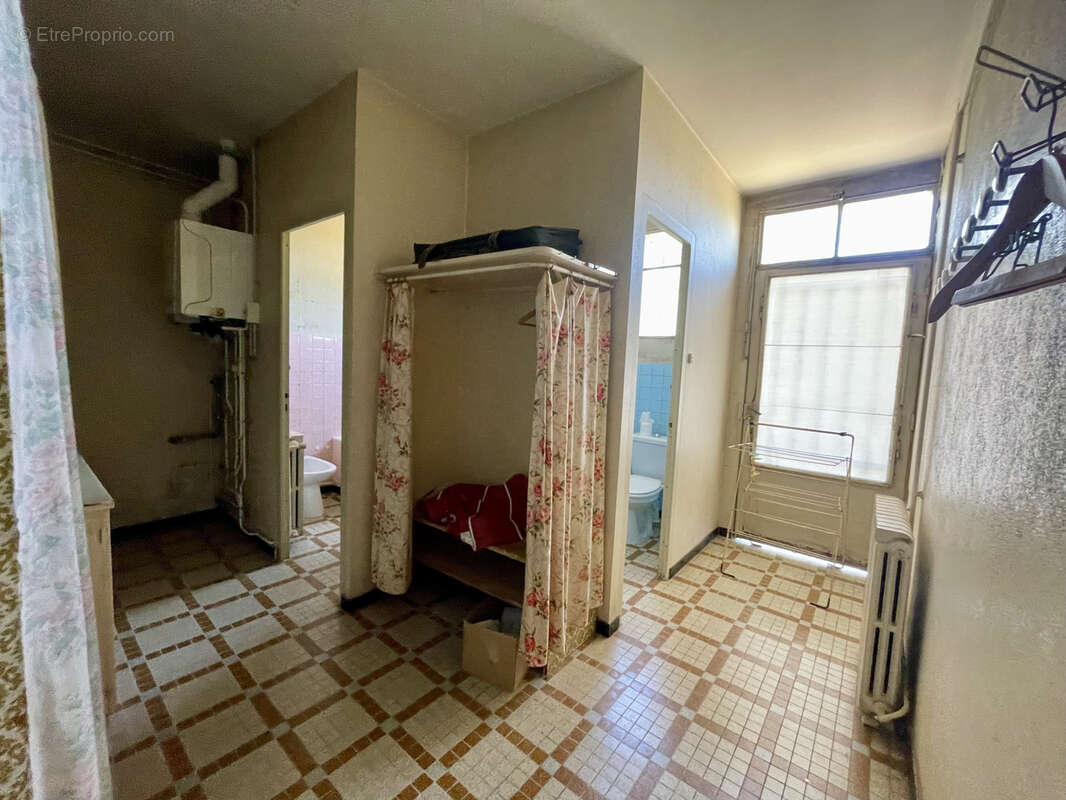 Maison ancienne, trois chambres, garage à rafraichir - photo 9
