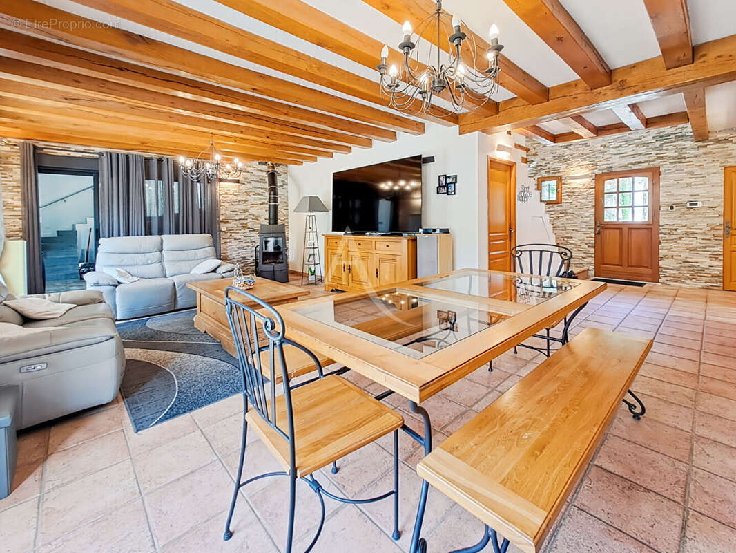 Maison de Caractère sur un Magnifique Terrain Arboré de plus de 4 000 m² - photo 6