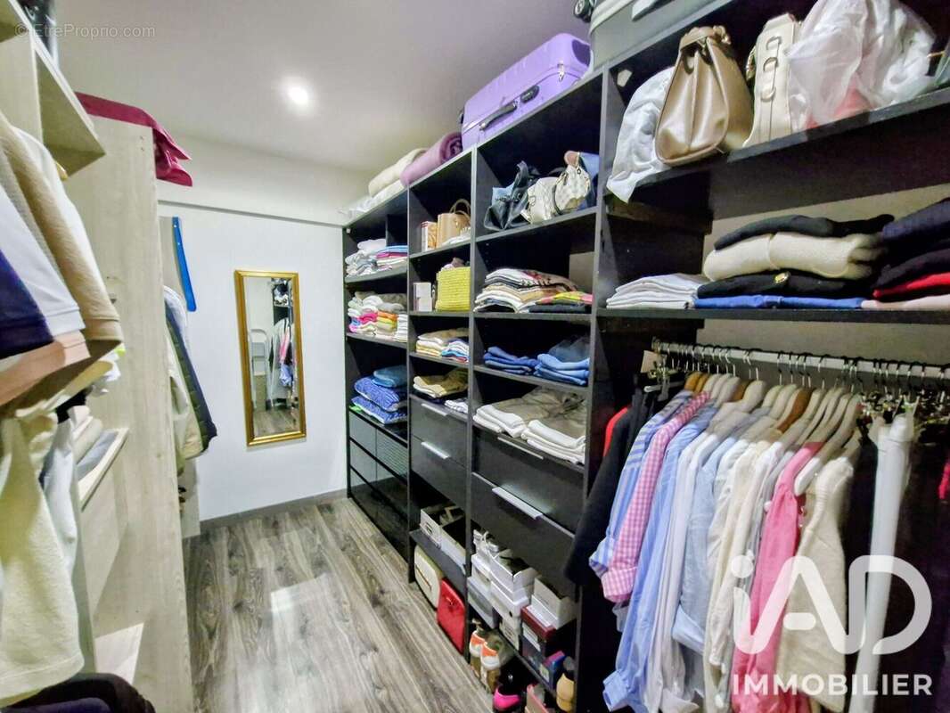 Maison 177 m² à Saint-Laurent-Des-Vignes  - photo 7