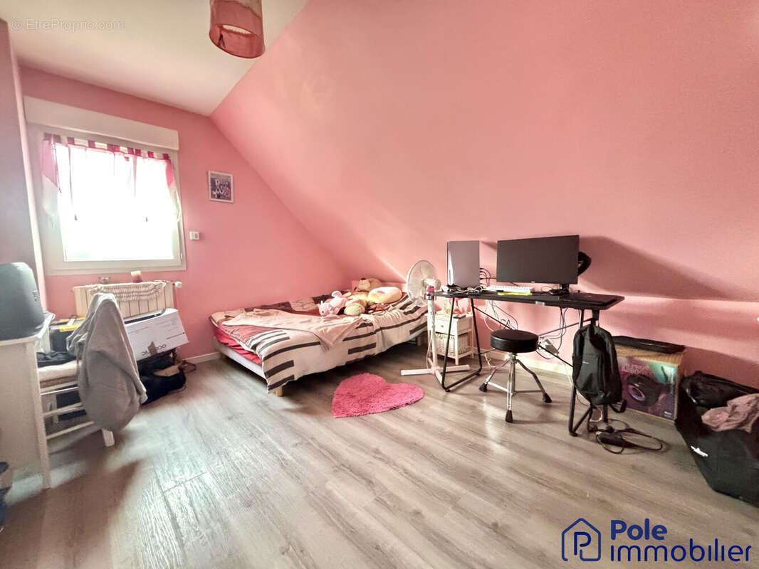 MAISON FAMILIALE- CHAMBRE ETAGE - Maison à ARGENCES