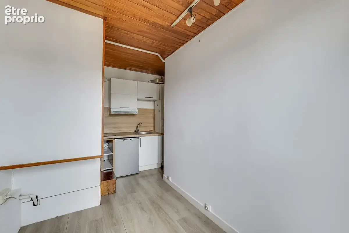 Ordener / Damrémont : Studio11 m² au dernier étage - photo 9