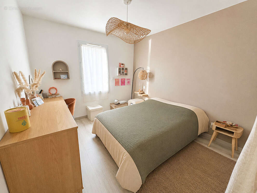 Maison contemporaine récente de plain -pied, piscine et annexes - photo 12