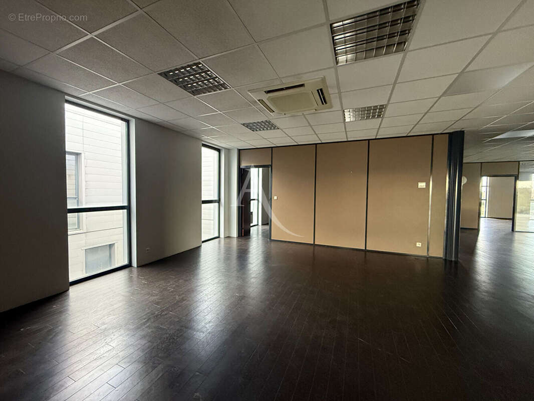 Commerce à NOGENT-LE-PHAYE