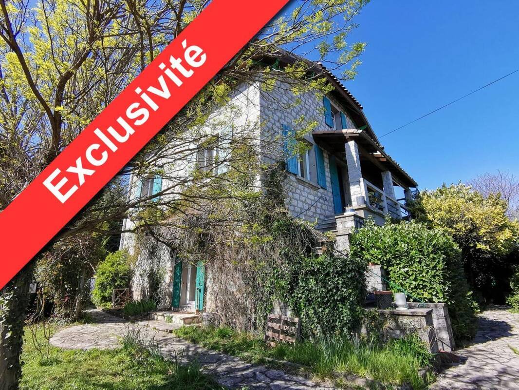   - Maison à SAINT-ETIENNE-DE-FONTBELLON