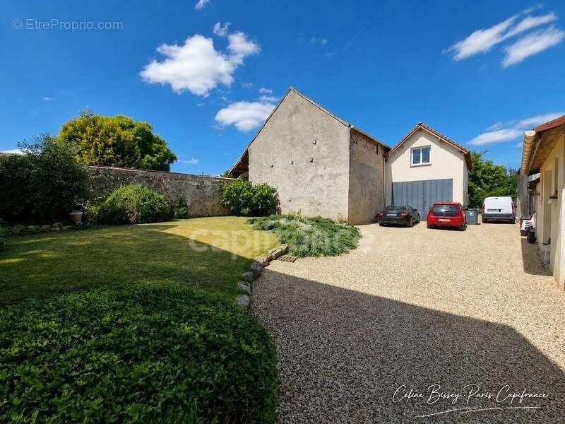 Maison à VILLENEUVE-LA-GUYARD
