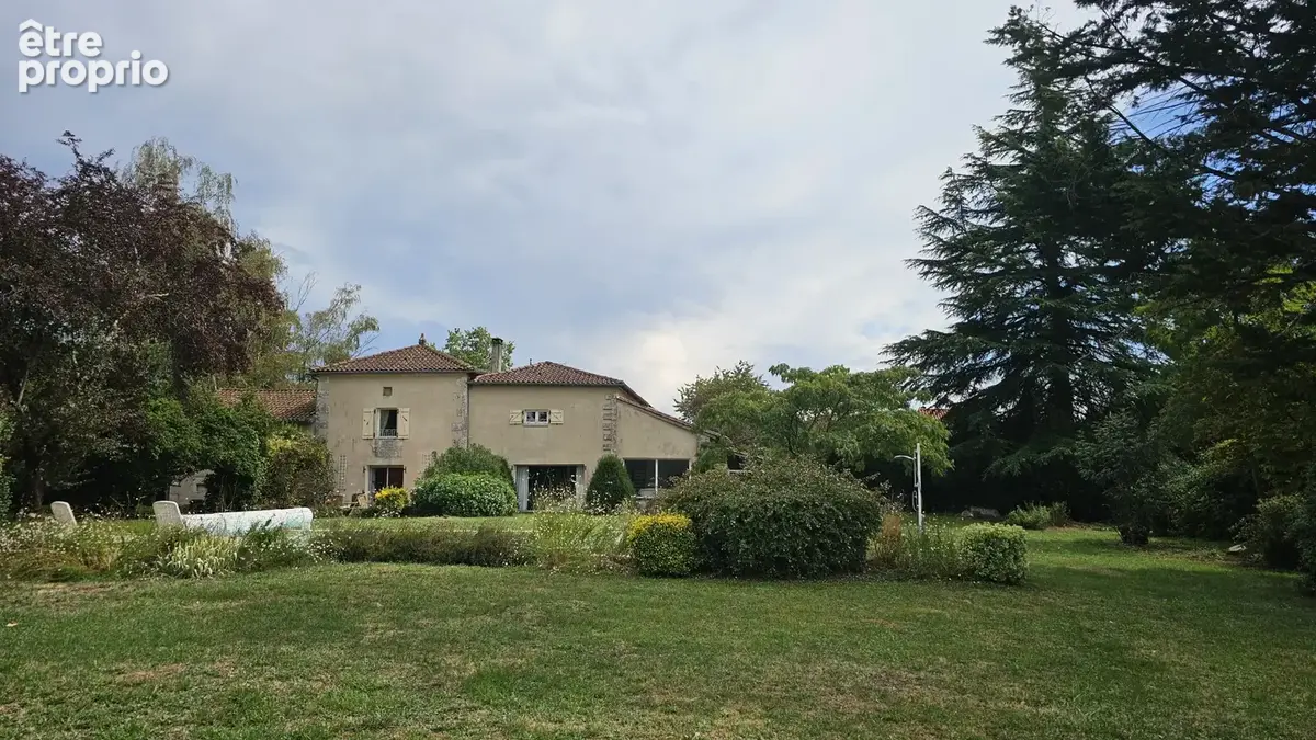 Propriété avec piscine, parc arboré et belle vue sur la campagne - photo 19