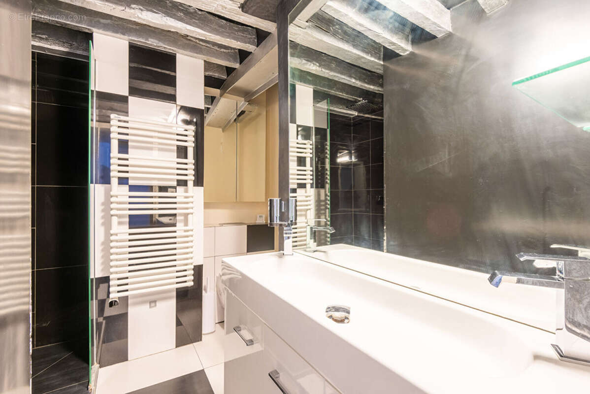 Appartement à PARIS-2E