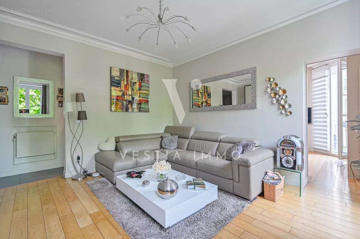 Appartement à CHARENTON-LE-PONT