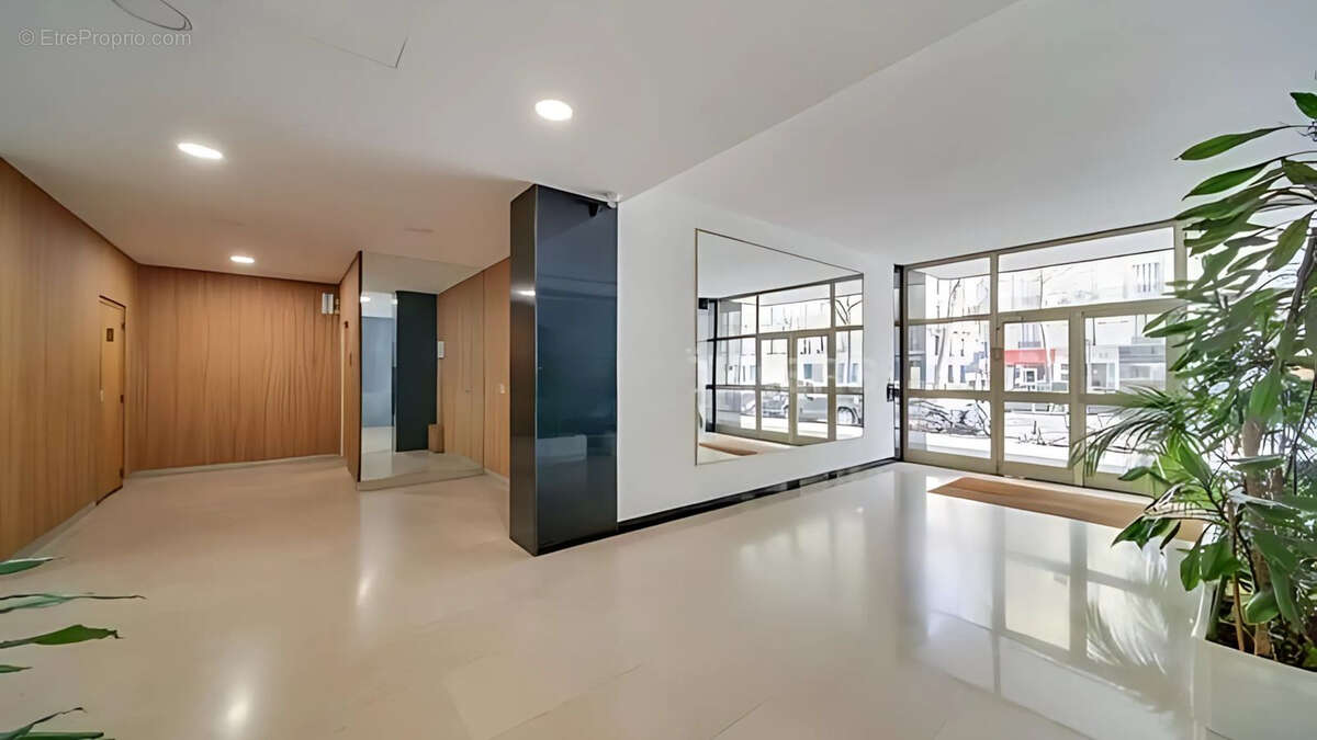 Appartement à PARIS-16E