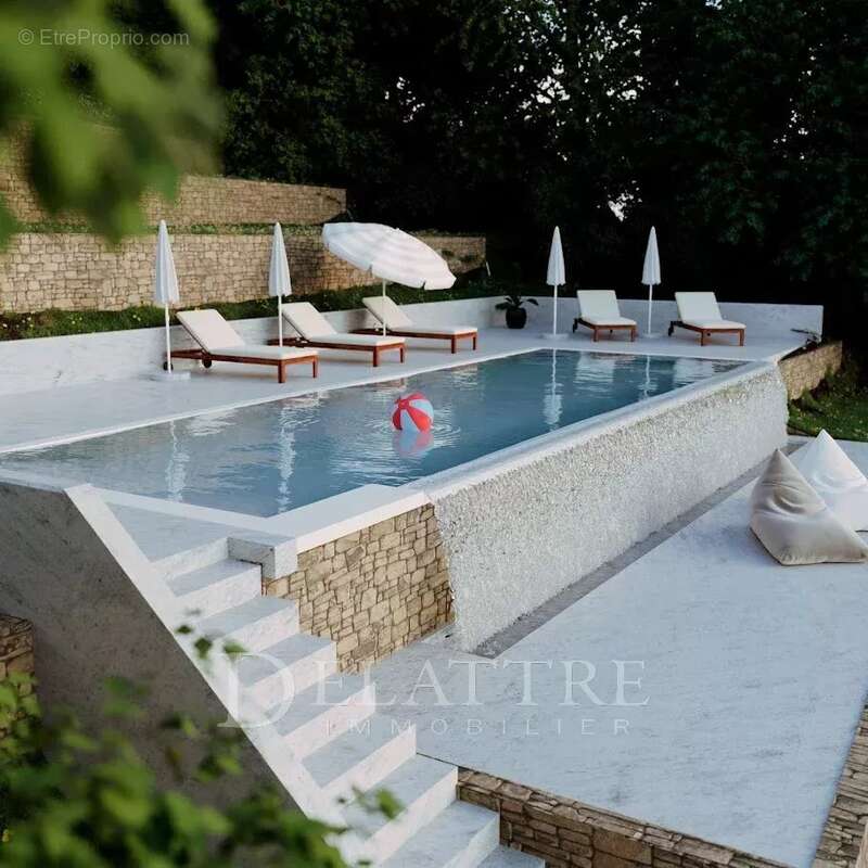 Maison à CHATEAUNEUF-GRASSE