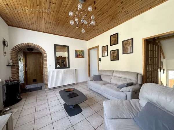 Maison avec garage et jardin attenant - photo 10