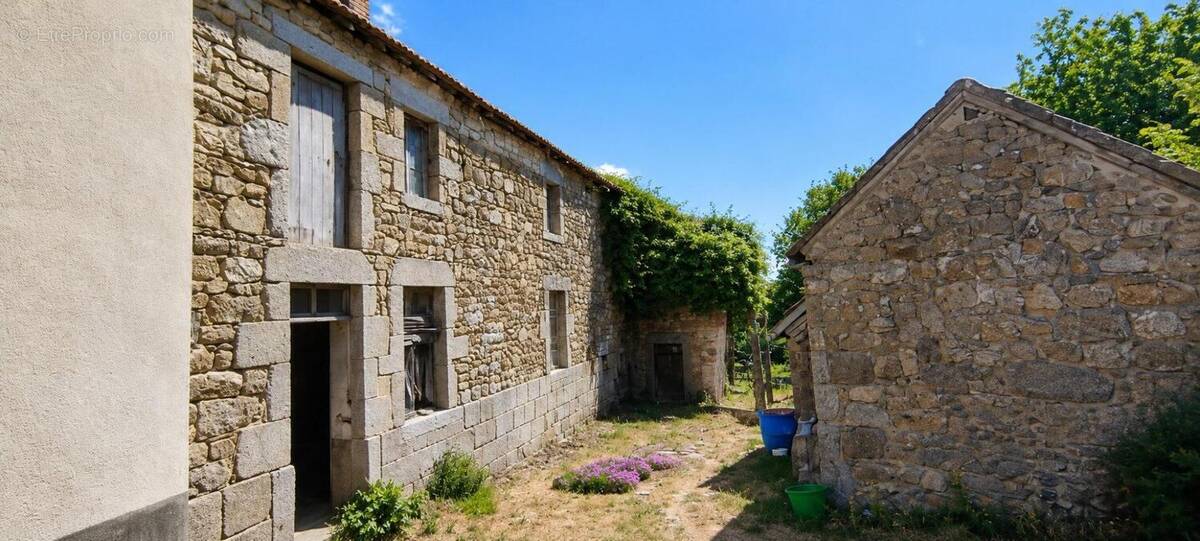 Photo 1 - Maison à ROUGNAT
