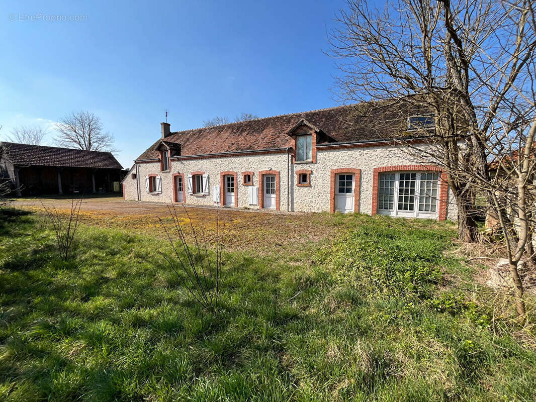 Maison à CHEVILLON-SUR-HUILLARD
