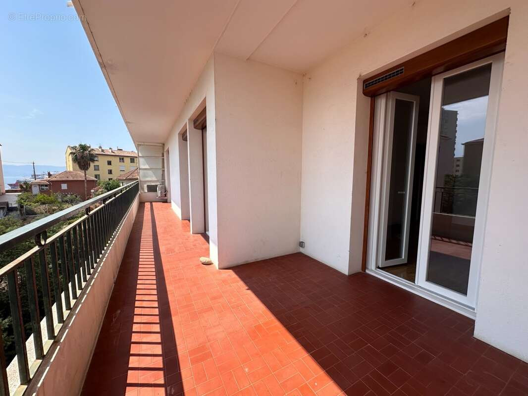 AJACCIO St Jean - T4 80m2 avec terrasse, vue dégagée, grenier et parking privé - 290000 € - - photo 10