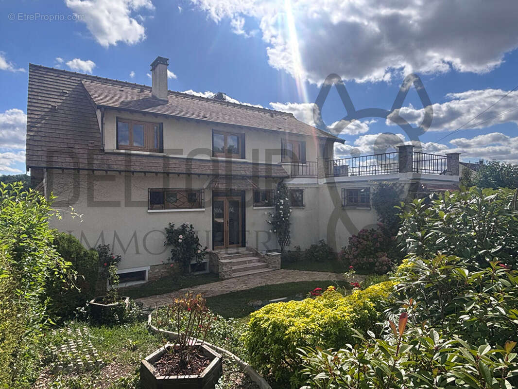 Maison à CRECY-LA-CHAPELLE