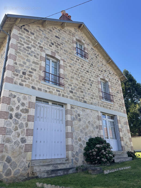 Maison à SAINT-DENIS-DES-MURS