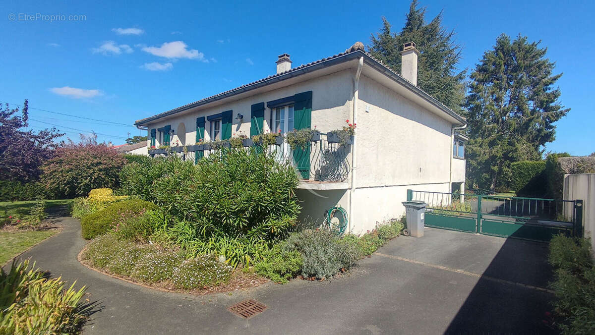 Maison à LA GENETOUZE