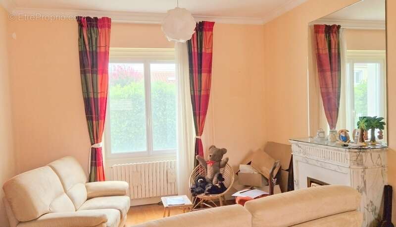 Maison à SAINT-YRIEIX-SUR-CHARENTE