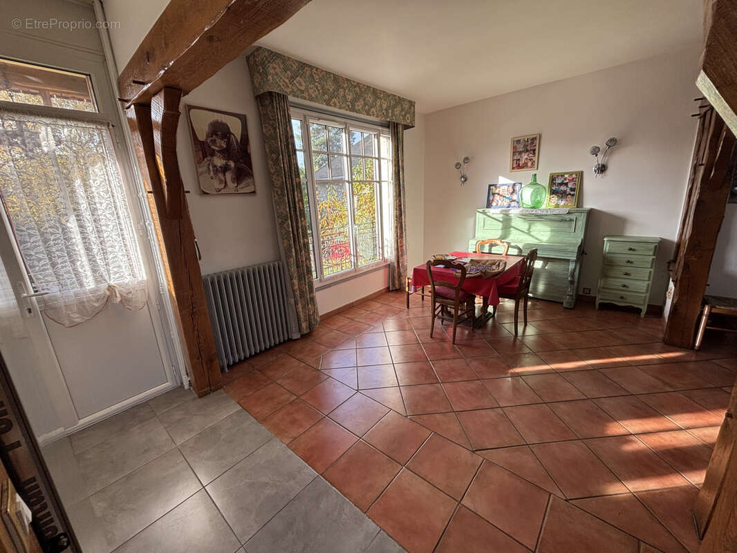 Maison à SAINTE-GENEVIEVE-DES-BOIS