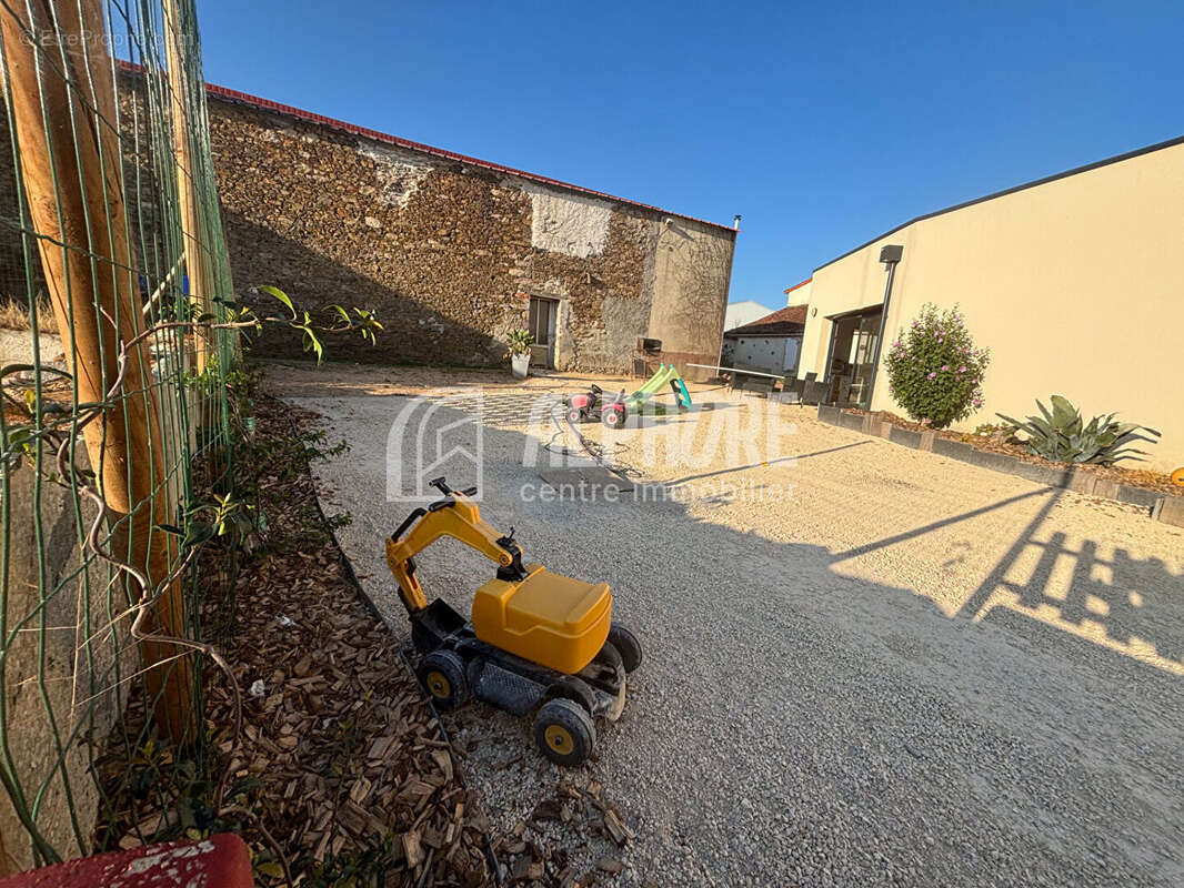 Maison de village Saint Martin Des Noyers 6 pièce(s) 178 m2 - photo 2