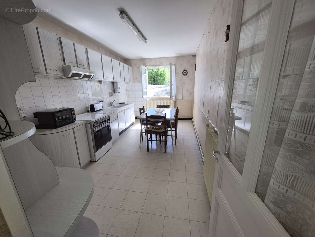 Maison avec dépendance et 2000 m2 terrain - photo 9