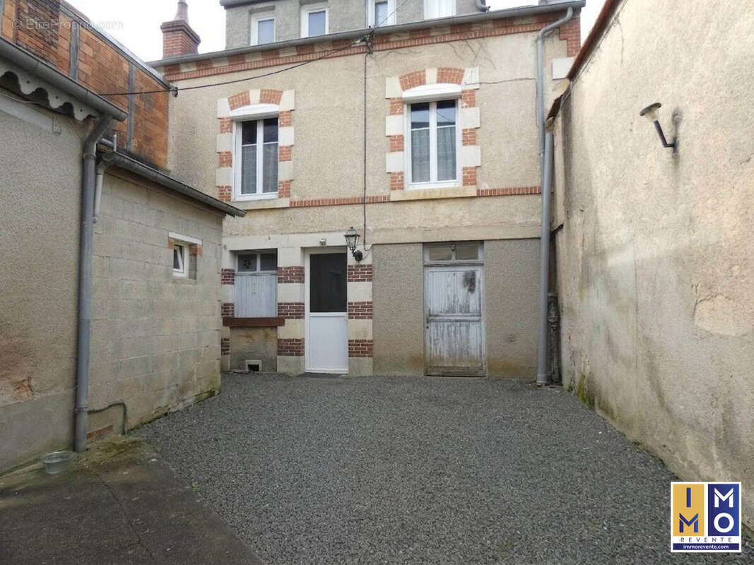 Maison à SAINT-MARTIN-D'AUXIGNY