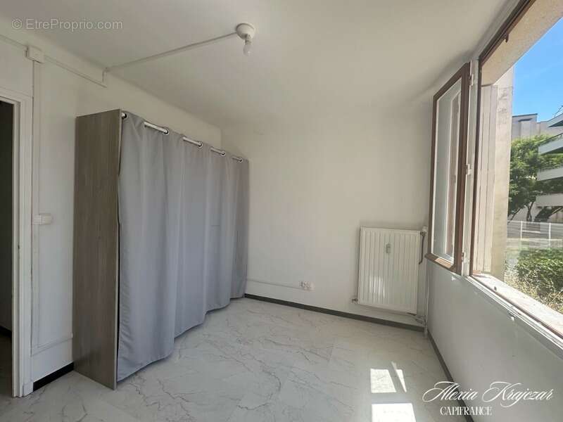 A VENDRE - Appartement T3 en résidence - 54m², 2 chambres - Loggia - Place de parking privative - Cave - BEZIERS, quartier le Ca - photo 6