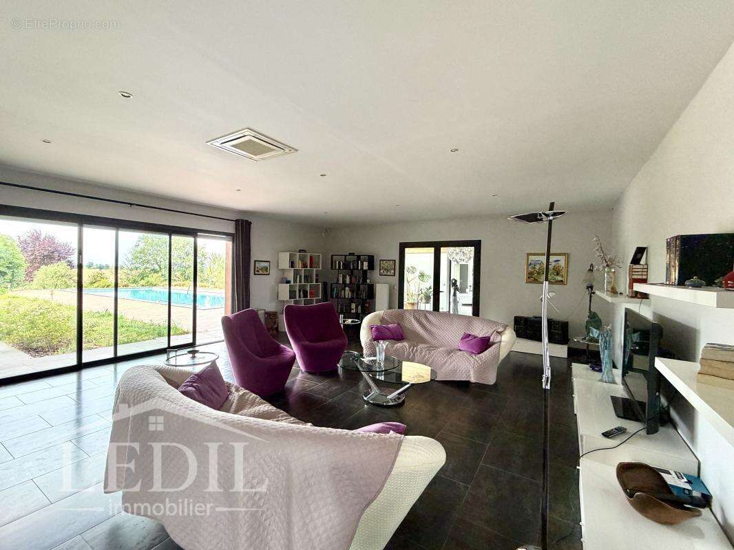 Belle propriété av garage, piscine et terrain clos - photo 9
