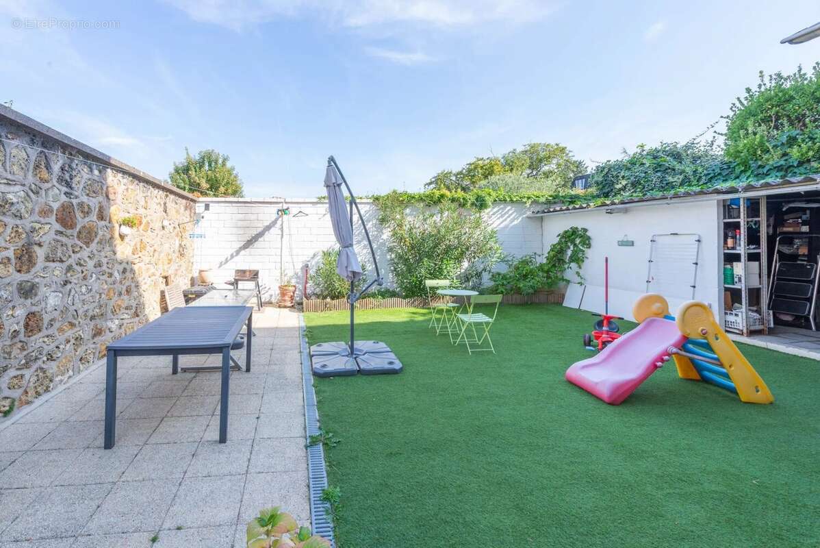 Maison à ISSY-LES-MOULINEAUX