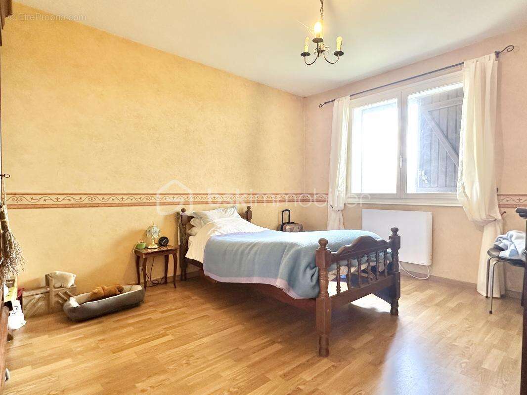 Maison à VILLENEUVE-SUR-YONNE