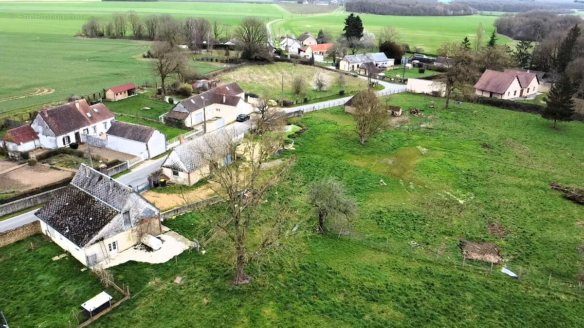 Maison à LES CORVEES-LES-YYS