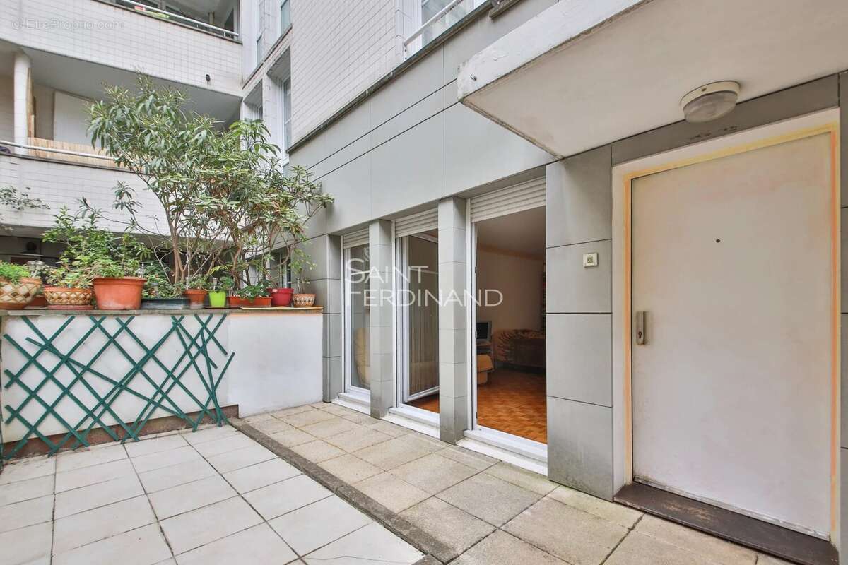 Appartement à PARIS-17E