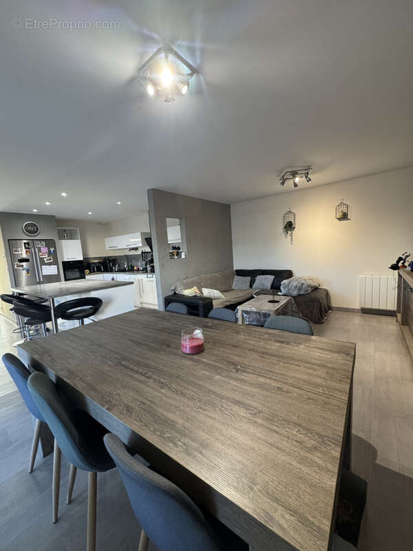 Appartement à VEAUCHE