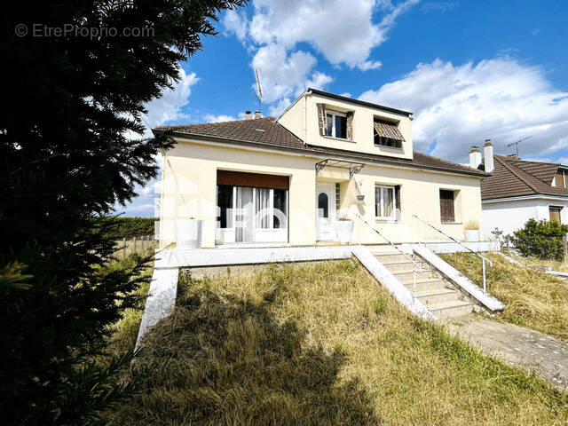 Maison à LURAY