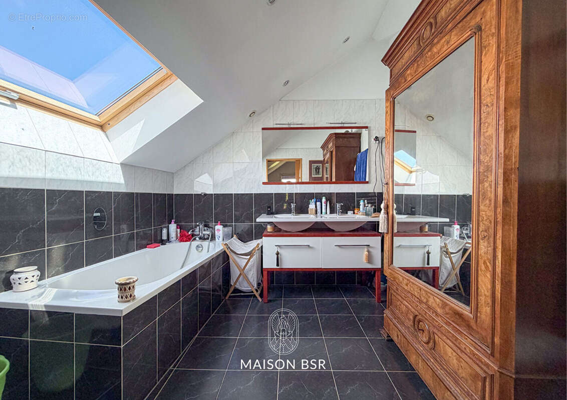 Longère de caractère - 323 m² habitables avec piscine - photo 11