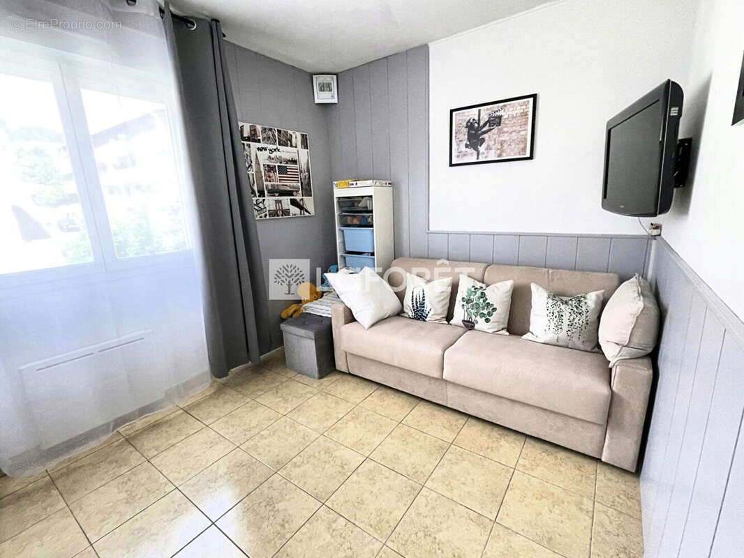 Appartement à SAINT-LAURENT-DU-VAR